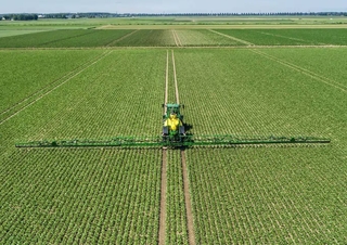 Tažené postřikovače John Deere R975i