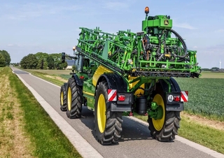 Tažené postřikovače John Deere R975i