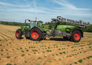 Tažené postřikovače Fendt Rogator 366