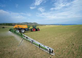 Tažené postřikovače Amazone UX 11200 (21)