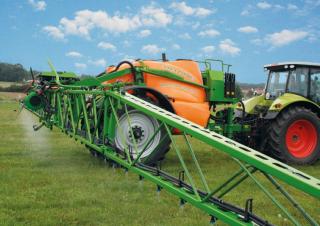 Tažené postřikovače Amazone UX 3200 Special (21)