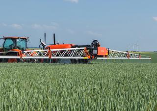 Tažené postřikovače Kubota XTS3-2.600l