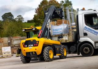 Teleskopické manipulátory JCB 516-40