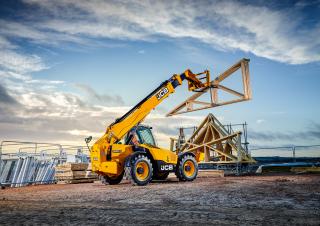 Teleskopické manipulátory JCB 540-140 HI-VIZ