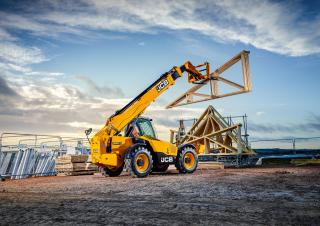 Teleskopické manipulátory JCB 540-140 Hi-Viz