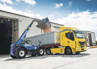 Teleskopické manipulátory New Holland LM 7.42 Elite