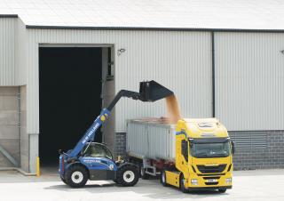 Teleskopické manipulátory New Holland LM 7.42 Elite