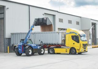 Teleskopické manipulátory New Holland LM 7.42 Elite