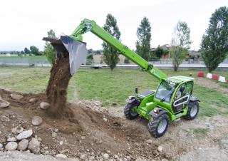 Teleskopické manipulátory Merlo TF 38.10-120
