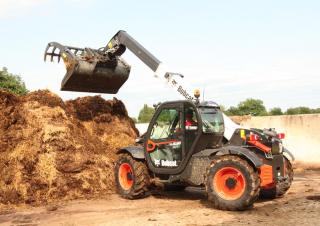 Teleskopické manipulátory Bobcat TL30.60 AGRI Low Cab 100 IV
