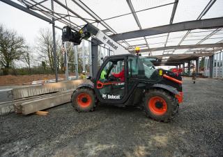 Teleskopické manipulátory Bobcat TL30.60 Low Cab 75 IIIB