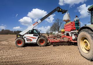 Teleskopické manipulátory Bobcat TL43.80HF 135 V