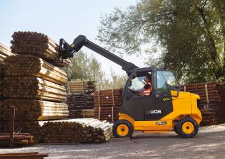 Teleskopické manipulátory JCB TLT30D  