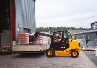Teleskopické manipulátory JCB TLT30D  