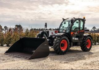 Teleskopické manipulátory Bobcat VersaHANDLER V923