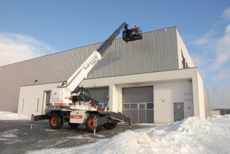Teleskopické nakladače s horní konstrukcí Bobcat TR50210