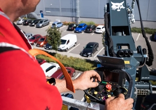 Teleskopické nakladače s horní konstrukcí Bobcat TR50.250