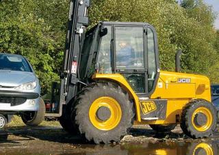 Terénní vysokozdvižné vozíky JCB 930