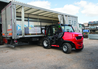 Terénní vysokozdvižné vozíky Manitou MC 30-4