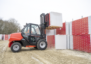 Terénní vysokozdvižné vozíky Manitou MC 30-4