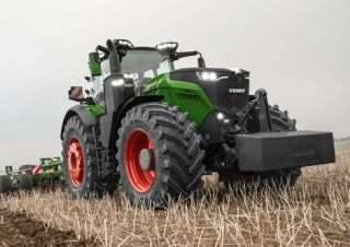 Traktory 4WD Fendt 1048 Vario Power+ 