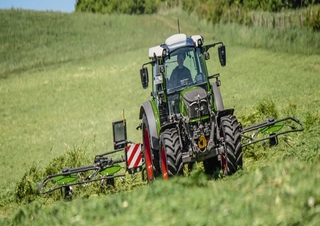 Traktory 4WD Fendt 211 S Vario Power