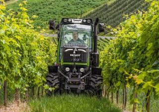 Traktory 4WD Fendt 211 V Vario Power