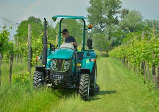 Traktory 4WD Arbos 3055