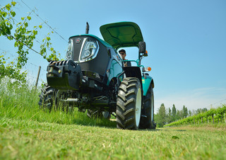 Traktory 4WD Arbos 3055