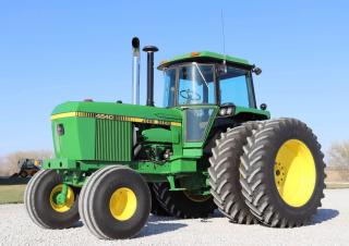 Traktory 4WD John Deere 4640