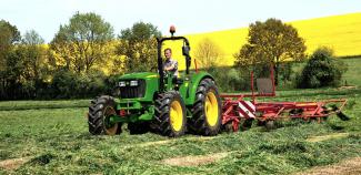 Traktory 4WD John Deere 5055 E