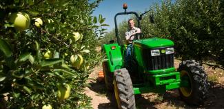 Traktory 4WD John Deere 5055 E