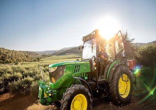 Traktory 4WD John Deere 5090GF