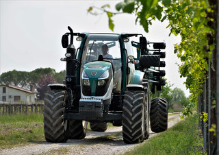 Traktory 4WD Arbos 5100