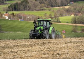 Traktory 4WD DEUTZ-FAHR 5105 LS