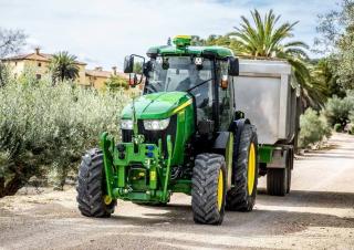 Traktory 4WD John Deere 5105ML