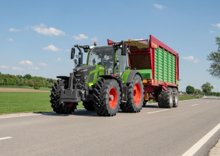 Traktory 4WD Fendt 513 Vario Power 