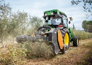Traktory 4WD John Deere 5130ML