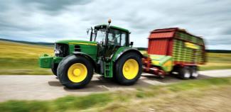 Traktory 4WD John Deere 6130