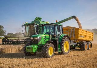 Traktory 4WD John Deere 6130M 