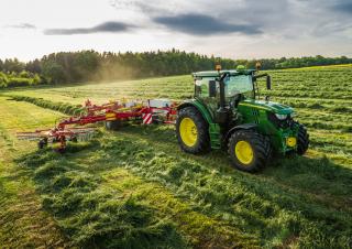 Traktory 4WD John Deere 6130R
