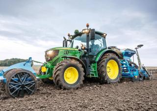Traktory 4WD John Deere 6130R