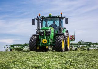 Traktory 4WD John Deere 6130R