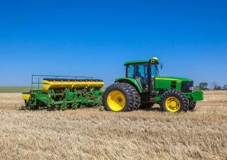 Traktory 4WD John Deere 6135J