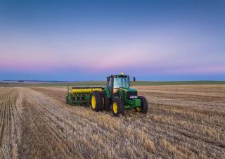 Traktory 4WD John Deere 6135J
