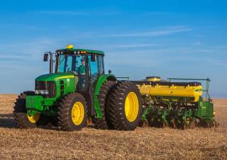 Traktory 4WD John Deere 6170J