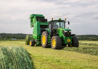 Traktory 4WD John Deere 6175M