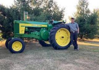Traktory 4WD John Deere 720