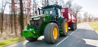 Traktory 4WD John Deere 7200 R