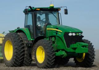 Traktory 4WD John Deere 7200J